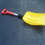 Промышленное покрытие для пола в цехе или ангаре модульный резиновый паркет