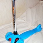 Самокат Мини трехколесный со светящимися колесами и регулируемым рулем