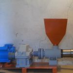 Маслопресс шнековый, олийныця, маслодавка, маслобойня, маслобойка.