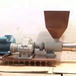 Маслопресс шнековый, олийныця, маслодавка, маслобойня, маслобойка.