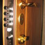 Замена замков в двери